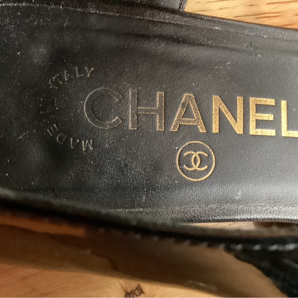 Chanel Black Patent leather turnlock gold CC flats Size US 7 EU 37 - Picture 13 of 16